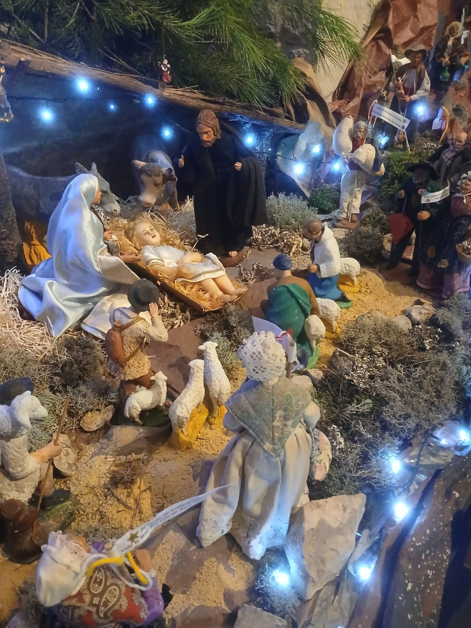 Crèche église de garrigues